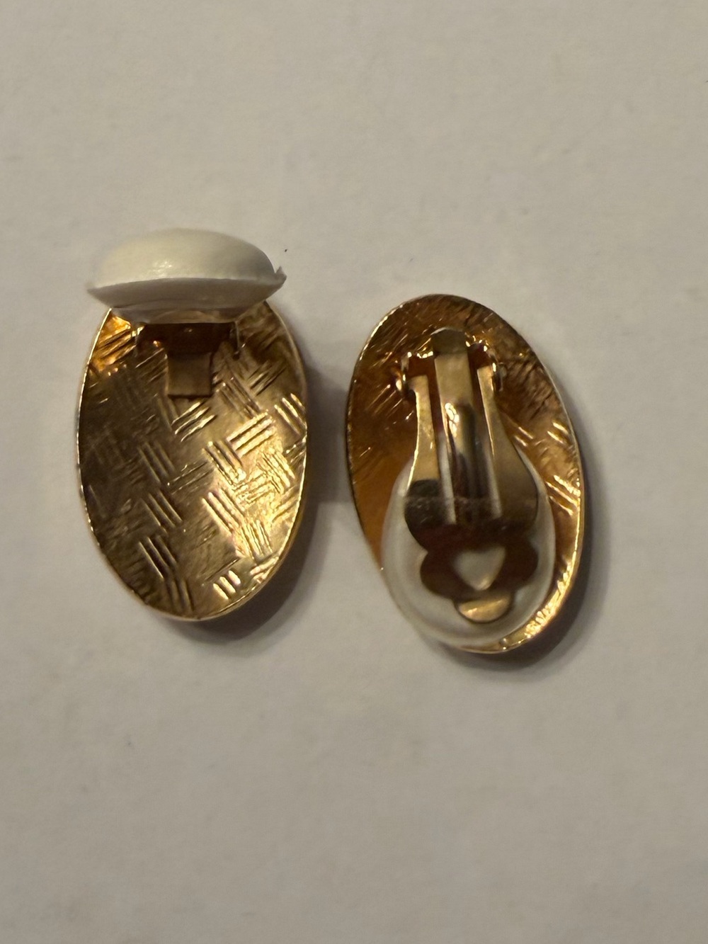 Vintage Floral Enamel Oval Clip-On Earrings White, Gold, Pink & Orange flowers - Picture 2 of 3